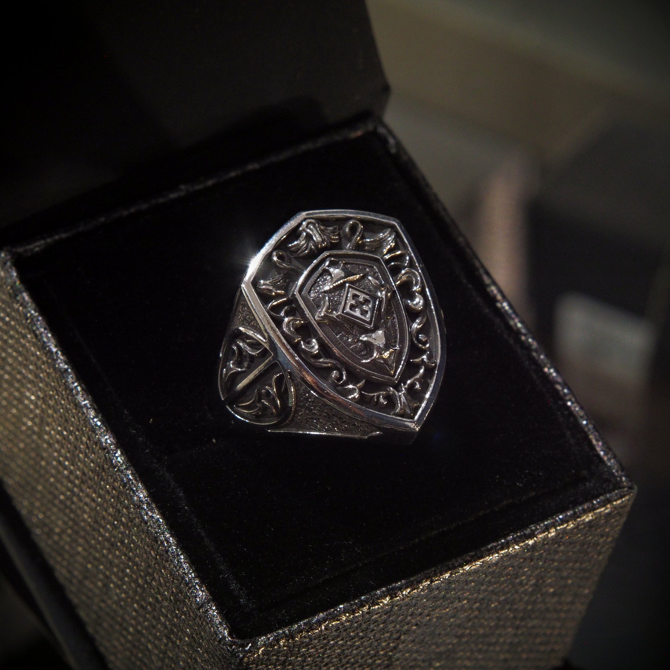 Ornate Shield Signet Ring – Monothic